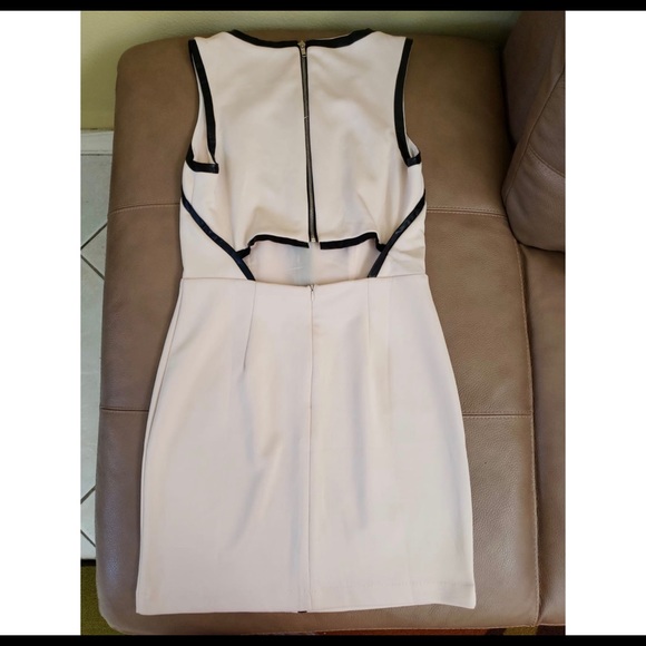 WW118 by Walter Baker Dress - Picture 2 of 2